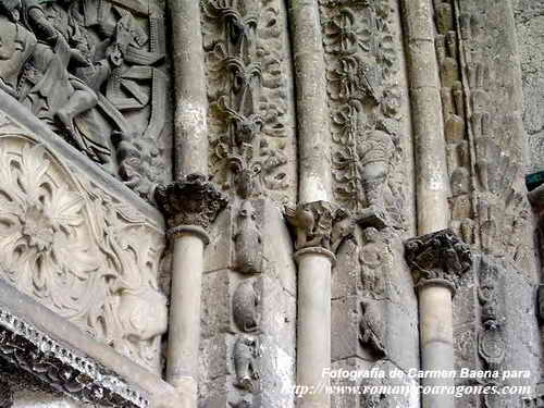 DECORACI�N DEL LADO ESTE DE LA PORTADA